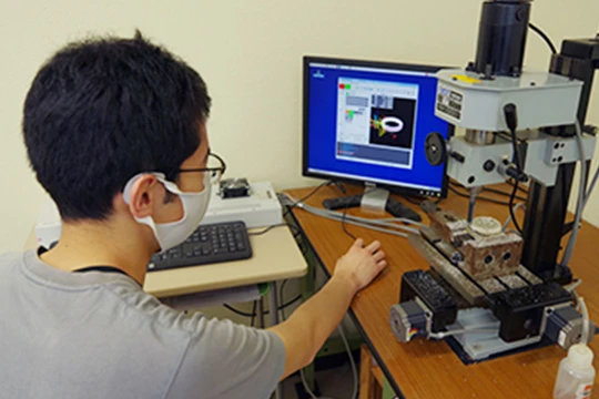 開発している磁気軸受のパーツをCNCフライス盤で製作中